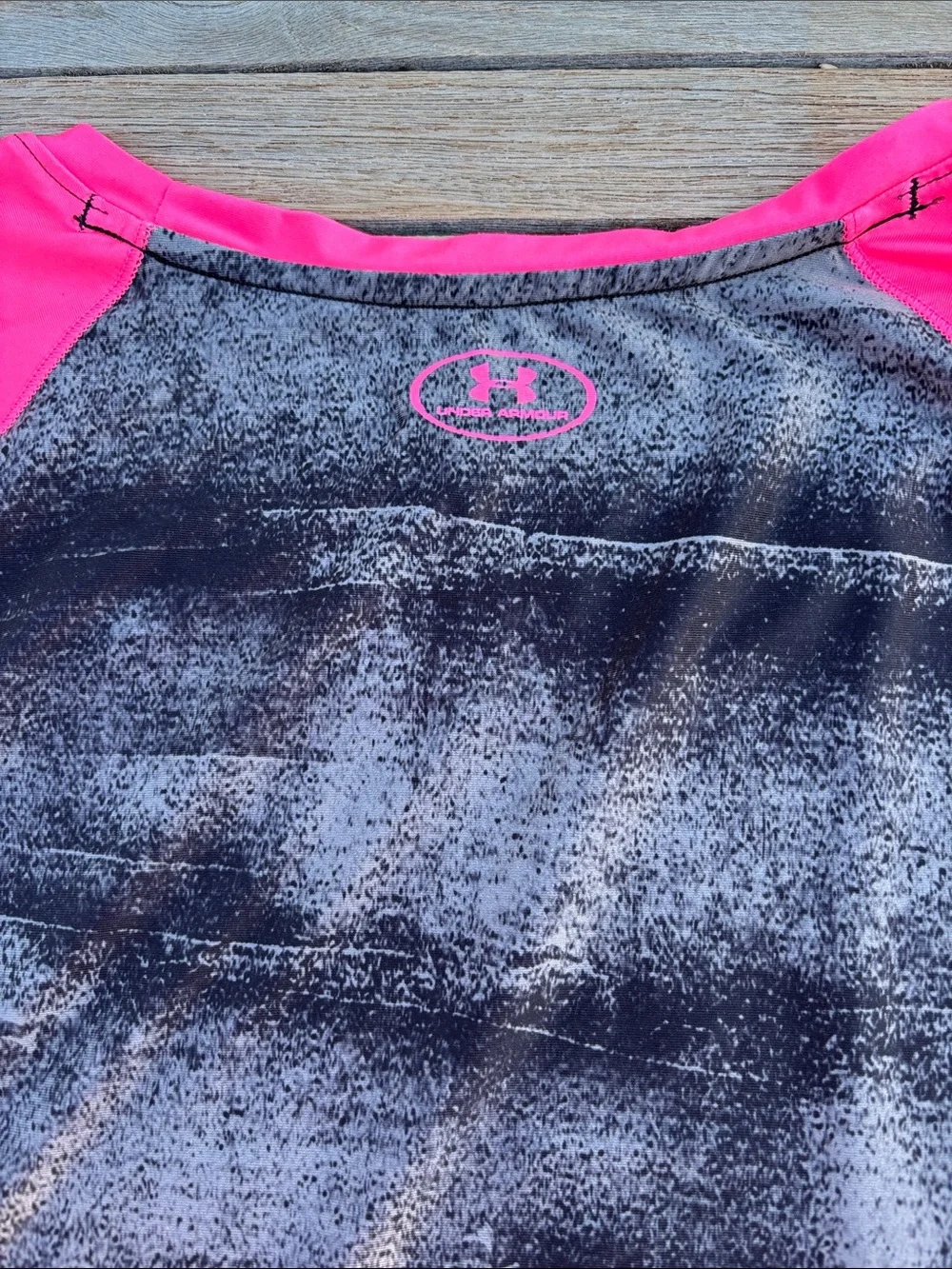 UNDER ARMOUR Pink/Black L Supergirl Heat Gear Performance Top (L-128) - Picture 5 of 9